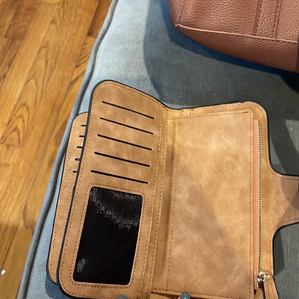 Wallet - Picture 3 of 5